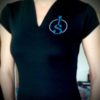 T-Shirt Femme col V Noir, logo bleu et argent